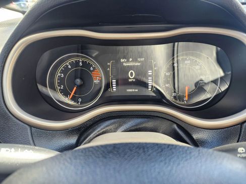 Used 2017 Jeep Cherokee Latitude image 27