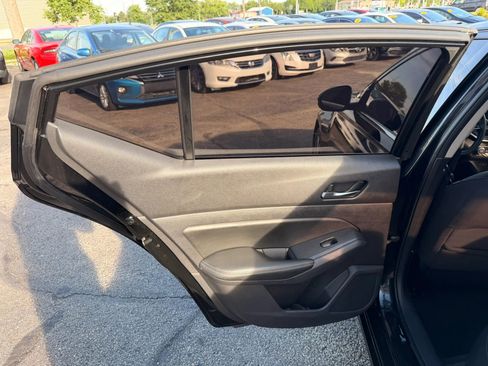 Used 2019 Nissan Altima 2.5 SV FWD image 15