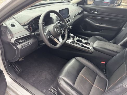 Used 2022 Nissan Altima 2.5 SR image 2