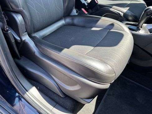 Used 2021 Chevrolet Trax LT w/ LT Convenience Package FWD image 24