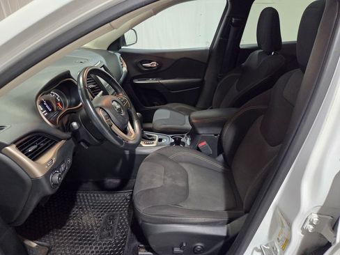 Used 2016 Jeep Cherokee Latitude w/ Comfort/Convenience Group image 10