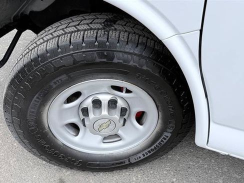 Used 2011 Chevrolet Express 2500 RWD image 15