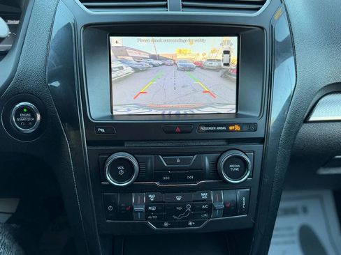 Used 2018 Ford Explorer XLT w/ Equipment Group 202A image 37