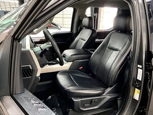 Used 2020 Ford F150 Lariat image 27