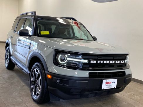 Used 2023 Ford Bronco Sport Outer Banks w/ Tech Package image 2