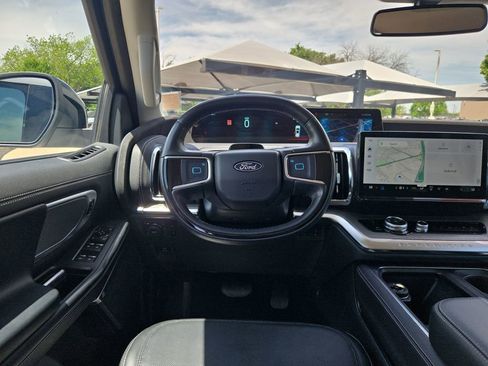 Used 2025 Ford Expedition Platinum AWD/4WD image 13