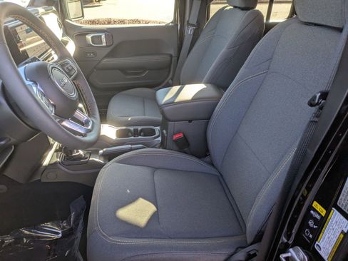 Used 2024 Jeep Wrangler Sahara w/ Safety Group image 18