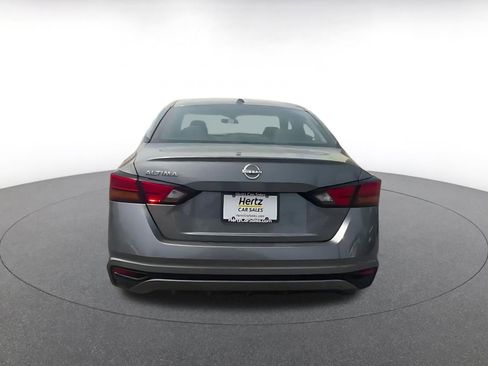 Used 2025 Nissan Altima 2.5 SV FWD image 12