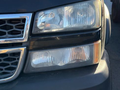 Used 2005 Chevrolet Silverado 3500 LT w/ Heavy-Duty Power Package image 11