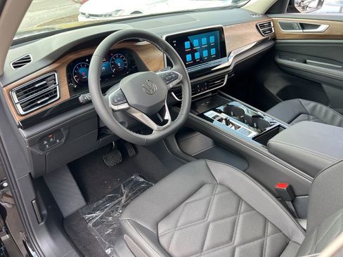 New 2026 Volkswagen Atlas SE FWD image 14