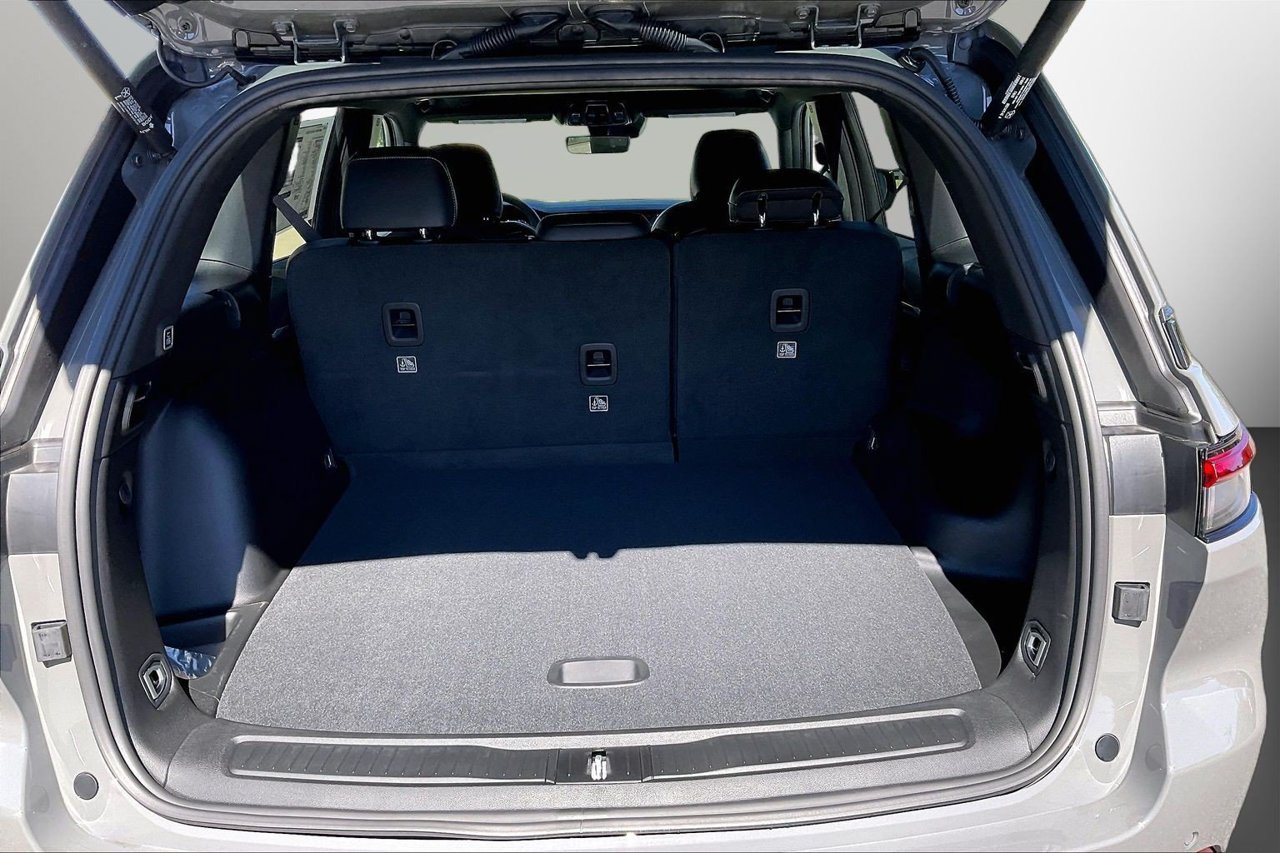New 2027 Jeep Grand Cherokee Altitude RWD image 21