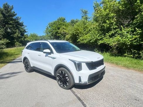 Used 2024 Kia Sorento EX FWD image 4