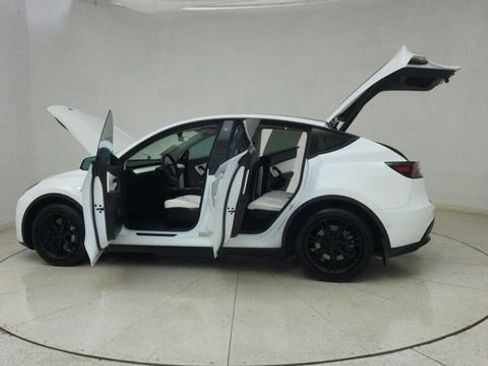 Used 2021 Tesla Model Y Long Range image 74