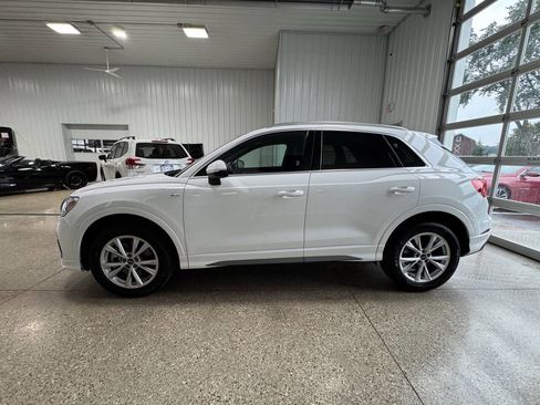 Used 2023 Audi Q3 2.0T Premium image 3