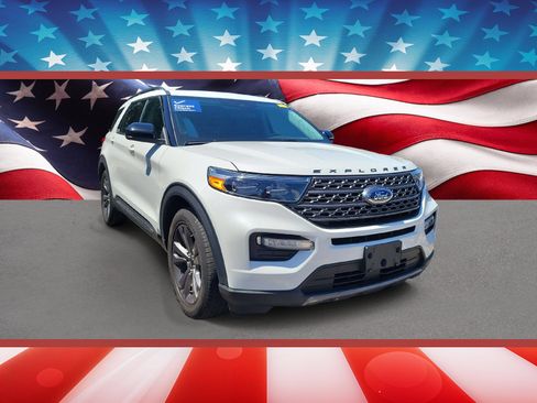 Used 2023 Ford Explorer XLT w/ Equipment Group 202A RWD image 1