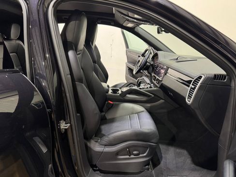 Used 2022 Porsche Cayenne Coupe AWD/4WD image 11