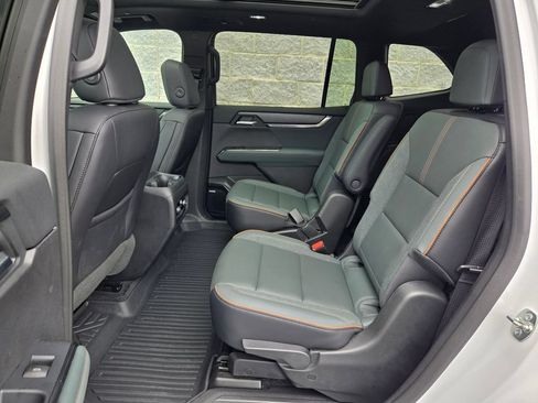Used 2025 GMC Acadia AT4 w/ Luxury Package AWD/4WD image 37