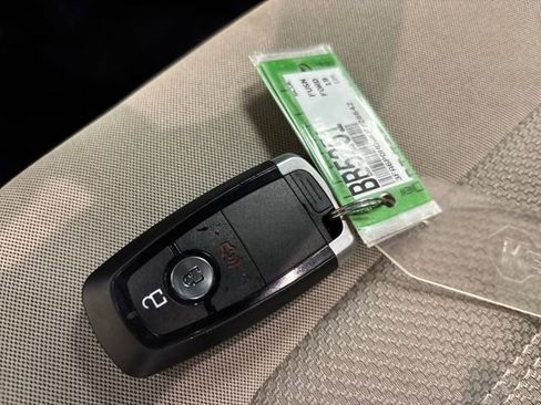 Used 2019 Ford Fusion SE image 27