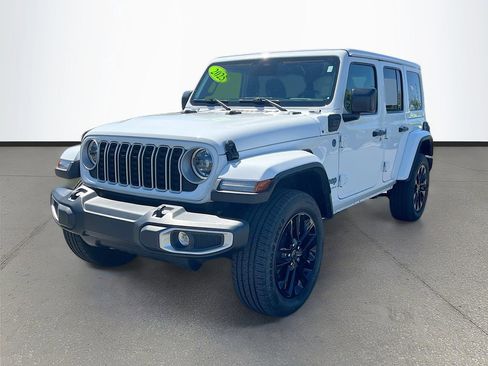 Certified 2025 Jeep Wrangler Unlimited Sahara w/ Safety Group AWD/4WD image 3