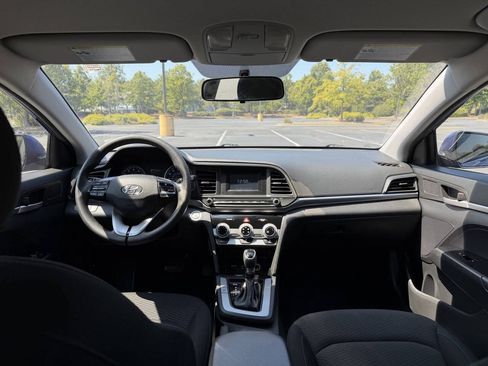 Used 2019 Hyundai Elantra SE FWD image 19