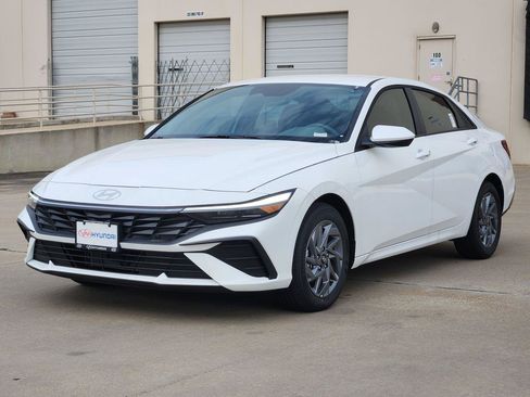 New 2026 Hyundai Elantra Hybrid w/ Cargo Package FWD image 2