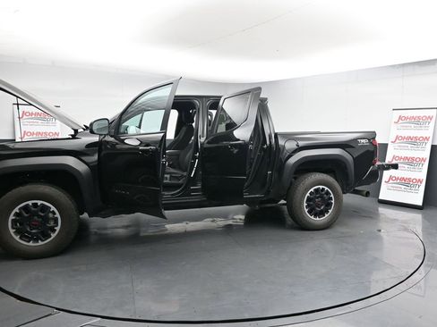 Used 2024 Toyota Tacoma TRD Off-Road image 28
