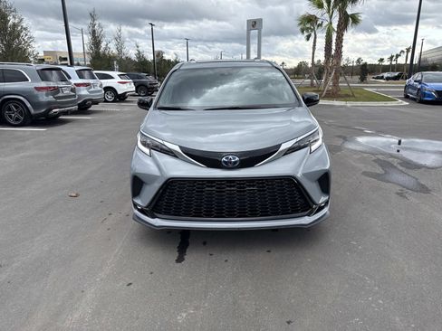 Used 2024 Toyota Sienna XSE image 8