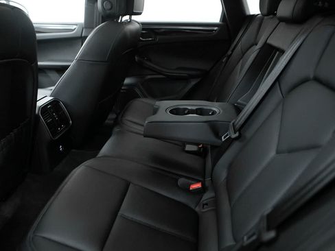 Certified 2026 Porsche Macan AWD/4WD image 36