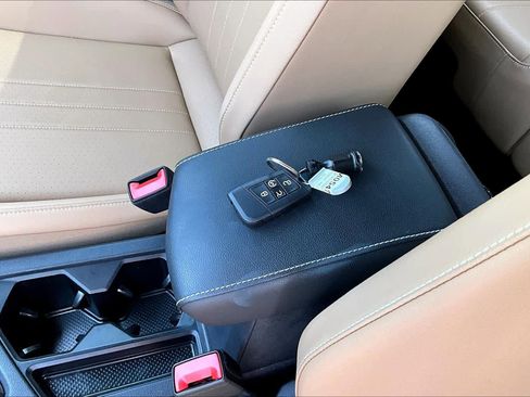 Used 2024 Volkswagen Tiguan SE image 14