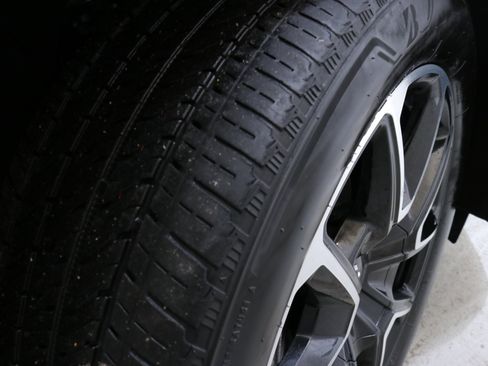 Used 2024 Chevrolet Suburban RST w/ Luxury Package image 31