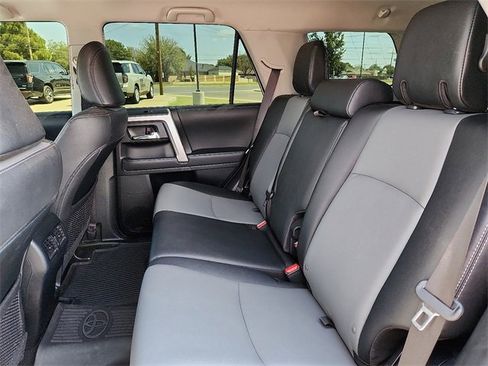 Used 2022 Toyota 4Runner SR5 Premium image 10