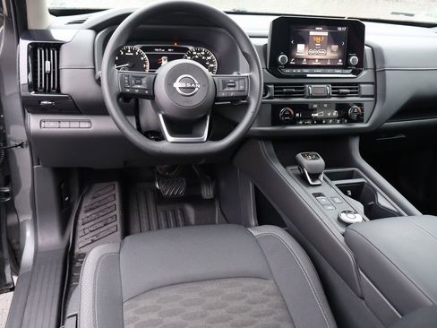 Used 2025 Nissan Pathfinder S image 22