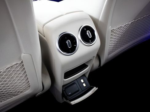 Used 2025 Mercedes-Benz GLB 250 image 29