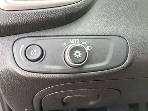 Used 2018 Chevrolet Trax LT w/ LT Convenience Package AWD/4WD image 13