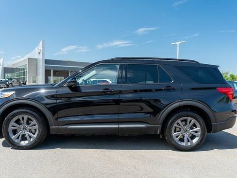Used 2023 Ford Explorer XLT w/ Equipment Group 202A AWD/4WD image 9