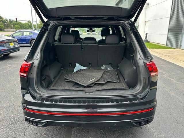 Certified 2024 Volkswagen Tiguan SE R-Line AWD/4WD image 17