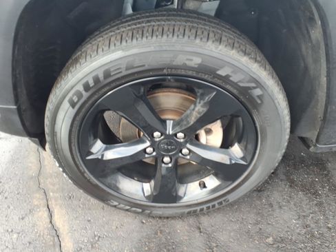 Used 2023 Jeep Grand Cherokee Altitude image 21