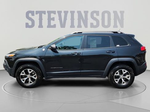 Used 2015 Jeep Cherokee Trailhawk w/ Cold Weather Group AWD/4WD image 2