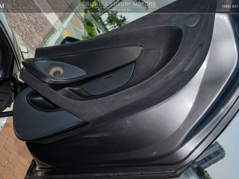 Used 2018 McLaren 570S Coupe RWD image 16