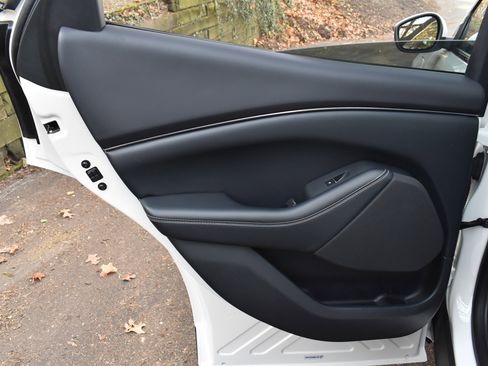 Used 2022 Ford Mustang Mach-E Select image 27