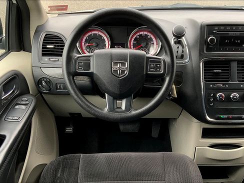 Used 2014 Dodge Grand Caravan American Value Package FWD image 6