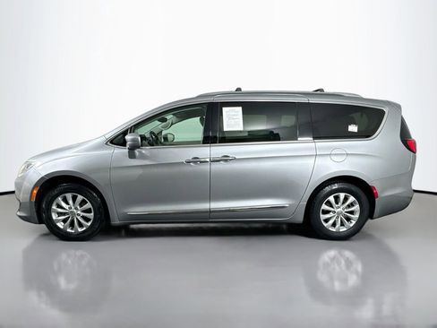 Used 2018 Chrysler Pacifica Touring-L FWD image 8