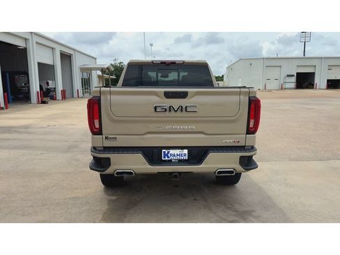 Used 2022 GMC Sierra 1500 AT4 w/ AT4 Premium Package AWD/4WD image 7