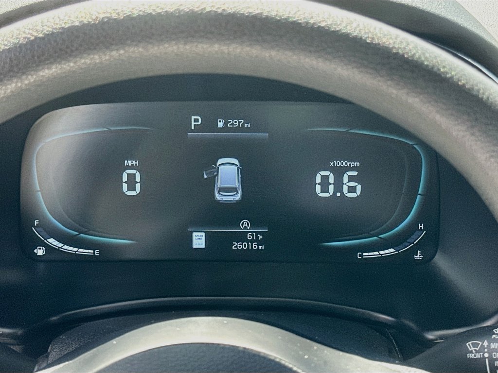 Used 2025 Kia Soul LX w/ LX Technology Package FWD image 12