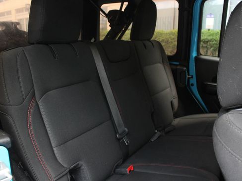 Used 2021 Jeep Wrangler Unlimited Rubicon w/ Safety Group AWD/4WD image 21
