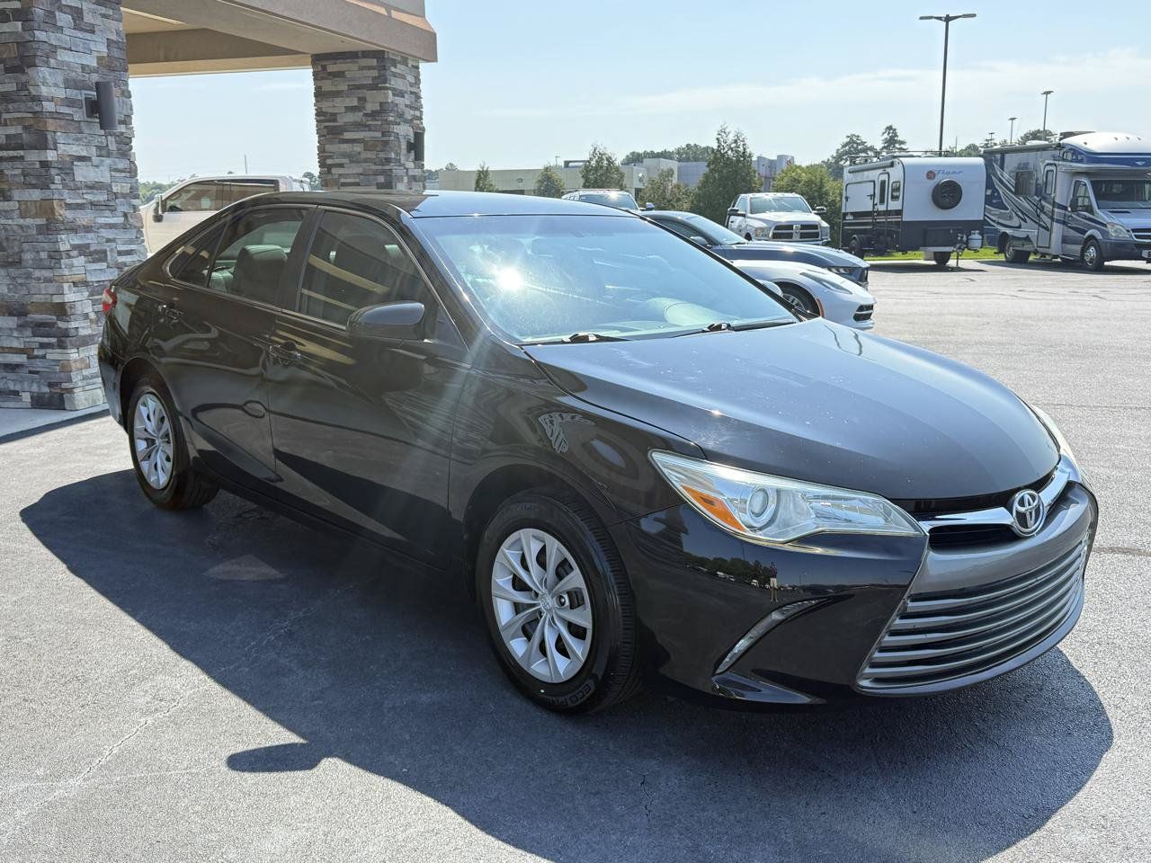 Used 2017 Toyota Camry LE FWD image 6