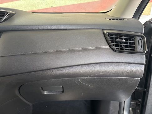 Used 2019 Nissan Rogue SV FWD image 15