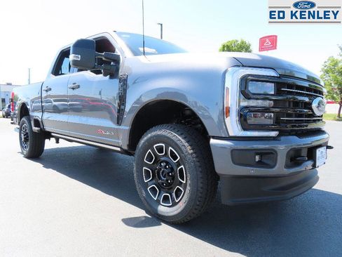 New 2025 Ford F350 Platinum w/ FX4 Off-Road Package image 32