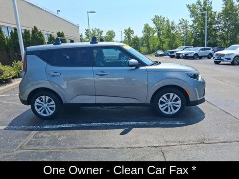 Used 2025 Kia Soul LX FWD image 3
