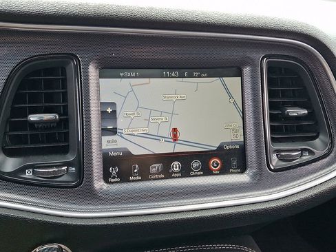 Used 2016 Dodge Challenger SRT RWD image 17